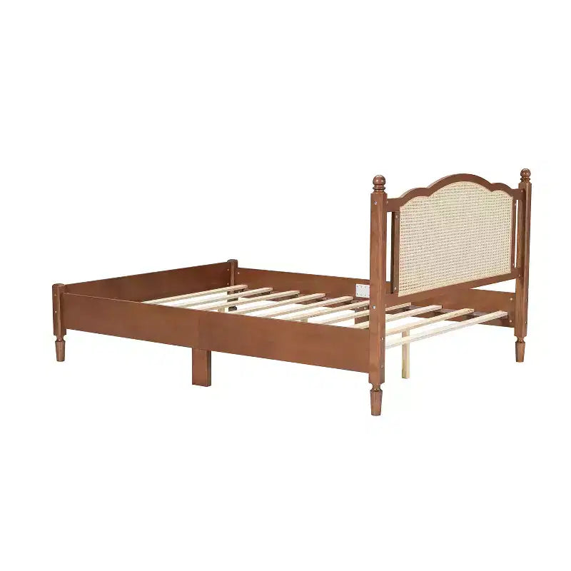 Lit plateforme Queen en bois avec tête de lit en rotin naturel, cadre de lit vintage avec support à lattes, noyer