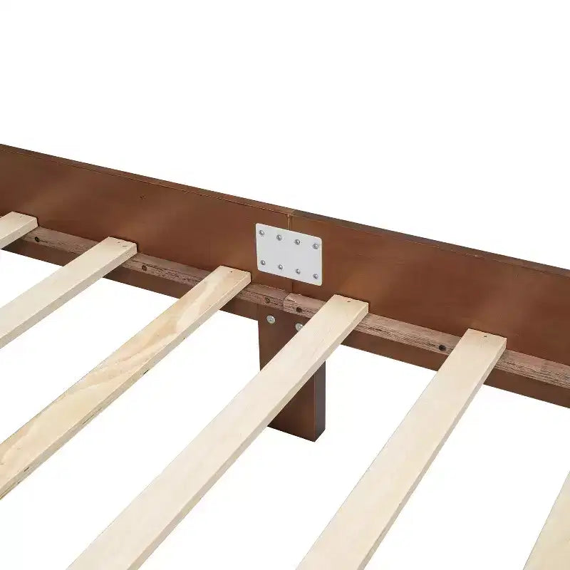 Lit plateforme Queen en bois avec tête de lit en rotin naturel, cadre de lit vintage avec support à lattes, noyer