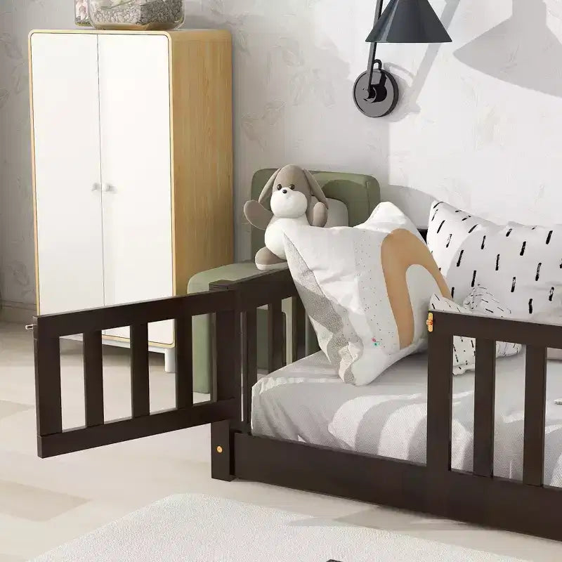 Lit double superposé avec clôture et porte, cadre de lit en bois massif pour tout-petits
