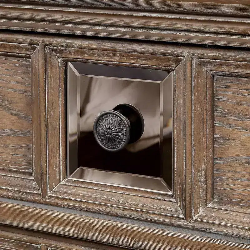 Table de chevet à 3 tiroirs aux détails sculptés, ton naturel rustique